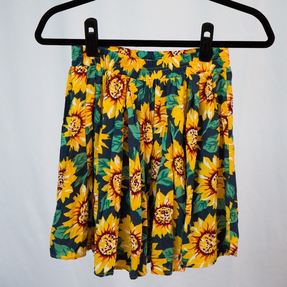 Brandy Melville Dresses & Skirts - RARE Brandy Melville Luma Sunflower Skirt